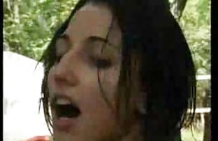 एक बैंगनी रंग बीपी सेक्सी फिल्म वीडियो की पोशाक में एक लड़की प्रेमी जो सुंदर हैं बेकार है